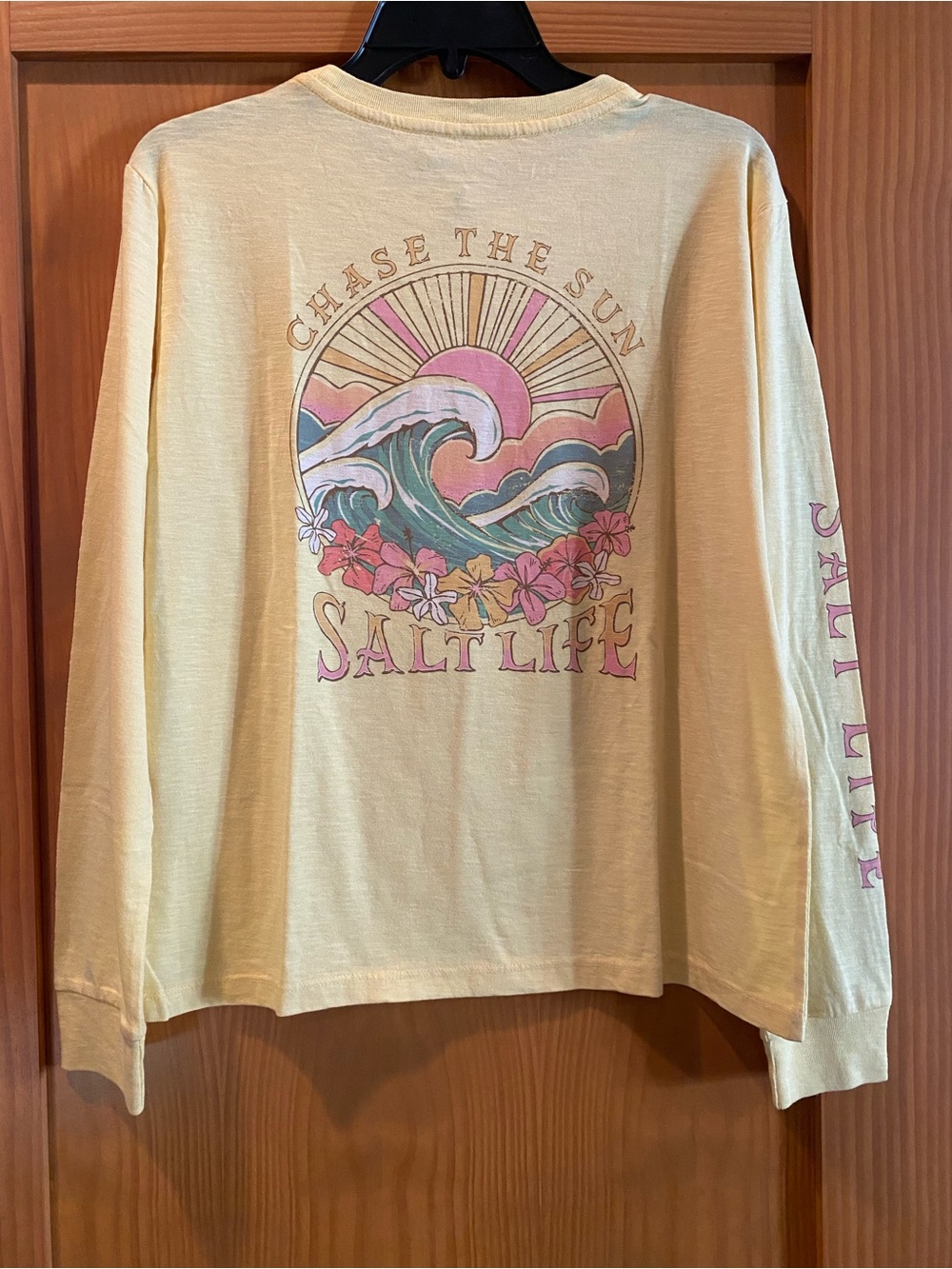 Salt Life Women’s Yellow Crew Neck L/S Chase The Sun Shirt NWT S